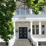 Viktoria Hotel 4*